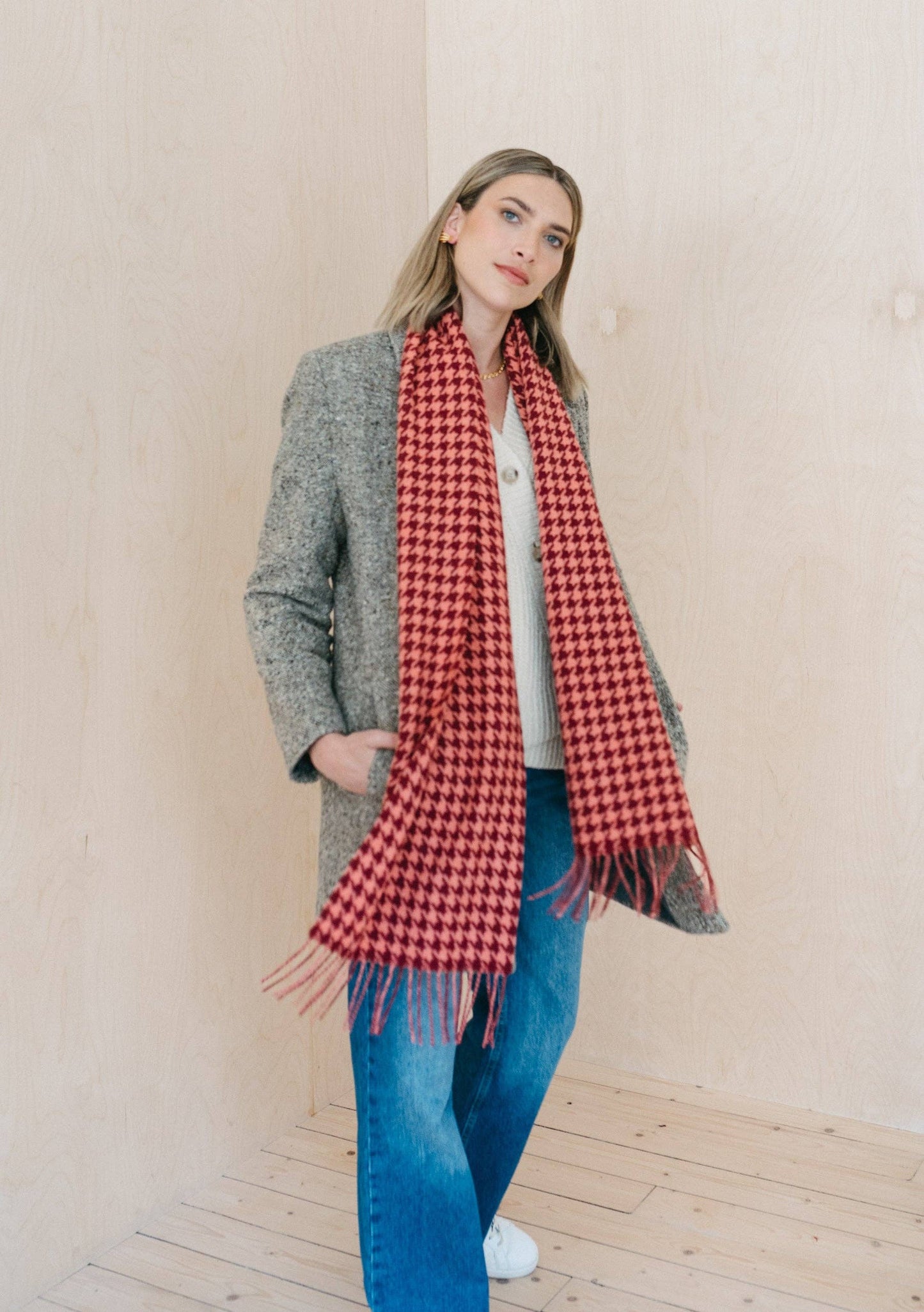 Lambswool Scarf | Berry Houndstooth